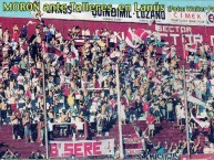 Foto: "en lanus, contra talleres de escalada, año 2006" Barra: Los Borrachos de Morón &bull; Club: Deportivo Morón
