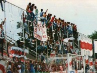 Foto: "Vieja banda" Barra: Los Borrachos de Morón • Club: Deportivo Morón