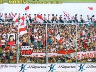 Foto: "MORON COPANDO LAFERRERE, AÑO 2005" Barra: Los Borrachos de Morón &bull; Club: Deportivo Morón