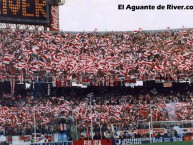 Foto: "Banderas" Barra: Los Borrachos del Tablón • Club: River Plate • País: Argentina