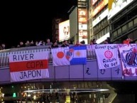 Foto: "Banderazo de River Plate en Japón (14-12-2015)" Barra: Los Borrachos del Tablón • Club: River Plate • País: Argentina