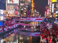 Foto: "Banderazo de River Plate en Japón (14-12-2015)" Barra: Los Borrachos del Tablón • Club: River Plate • País: Argentina