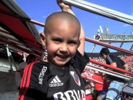 Foto: "La cultura "desde pequeño" presente en el monumental de nunez" Barra: Los Borrachos del Tablón • Club: River Plate • País: Argentina