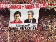 Foto: "1999, la hinchada saluda a Ramón y a Angelito en el superclásico argentino" Barra: Los Borrachos del Tablón • Club: River Plate • País: Argentina