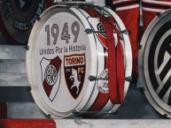 Foto: "Amistad River Plate y Torino" Barra: Los Borrachos del Tablón &bull; Club: River Plate