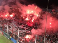 Foto: "Instituto. Fiesta de Bengalas. 30 mil Gloriosos." Barra: Los Capangas • Club: Instituto