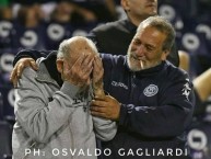 Foto: "Hincha de Independiente Rivadavia con oxígeno en la cancha" Barra: Los Caudillos del Parque • Club: Independiente Rivadavia