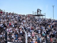 Foto: "Mira lo que es eso Aguante le danu" Barra: Los Danu Stones • Club: Danubio