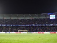 Foto: "IR MAS ALLA DEL HORIZONTE Y EL SENDERO CONTINUAR" Barra: Los de Abajo • Club: Universidad de Chile - La U • País: Chile