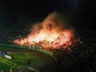 Foto: "Recibimiento" Barra: Los de Siempre • Club: Oriente Petrolero