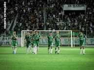 Foto: "La hinchada de oriente en el último partido vs Aurora la curva llena como siempre." Barra: Los de Siempre • Club: Oriente Petrolero • País: Bolívia