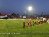 Foto: "vs Huachipato de Chile en el 2013" Barra: Los Demonios Rojos • Club: Caracas