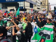 Foto: "Hinchas de Temuco en las calles de su ciudad, marchando contra el gobierno" Barra: Los Devotos • Club: Deportes Temuco • País: Chile