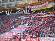 Foto: "Es la banda del León, los pibes de Estudiantes" Barra: Los Leales • Club: Estudiantes de La Plata • País: Argentina