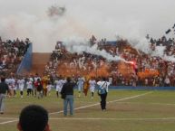 Foto: Barra: Los Leones Blancos • Club: Walter Ormeño • País: Peru