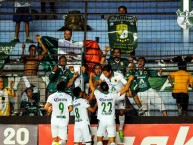 Foto: "vs Emelec Ecuador" Barra: Los Lokos de Arriba • Club: León