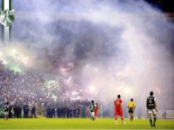 Foto: "Ascenso bengalas" Barra: Los Lokos de Arriba • Club: León