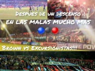 Foto: "año 2025, primer partido en la B, despues de descender" Barra: Los Pibes del Barrio • Club: Brown de Adrogué • País: Argentina