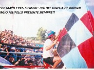 Foto: "SERGIO FELIPELLO PRESENTE!!!!!!!" Barra: Los Pibes del Barrio &bull; Club: Brown de Adrogué