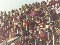 Foto: "Hinchada de BROWN vs. Ferro, Cancha de El Porvenir, Junio 2002" Barra: Los Pibes del Barrio • Club: Brown de Adrogué • País: Argentina