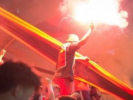 Foto: "Noche Rojinegra 2019 en el estadio Fiscal de Talca. Créditos al que tomo la foto" Barra: Los Rojinegros • Club: Rangers de Talca