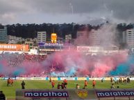 Foto: Barra: Mafia Azul Grana • Club: Deportivo Quito