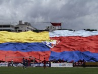 Foto: "Telón" Barra: Marea Roja • Club: El Nacional • País: Ecuador