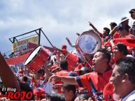 Foto: Barra: Marea Roja • Club: El Nacional • País: Ecuador