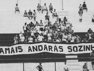 Foto: "Jamais andarás sozinho... Movimento 90 presente em jogo com time já rebaixado!!!" Barra: Movimento 90 • Club: ABC • País: Brasil