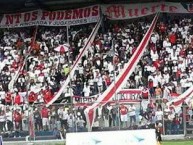 Foto: Barra: Muerte Blanca • Club: LDU