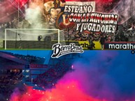 Foto: "Este año con la hinchada y jugadores" Barra: Muerte Blanca &bull; Club: LDU &bull; País: Ecuador