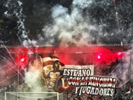 Foto: "Este año con la hinchada y jugadores" Barra: Muerte Blanca &bull; Club: LDU &bull; País: Ecuador