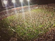 Foto: "Invasión de los hinchas de Náutico tras su ascenso a la Serie B en Brasil, 08/09/2019" Barra: Os Centenários dos Aflitos • Club: Náutico