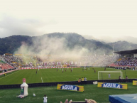 Foto: Barra: Revolución Vinotinto Sur • Club: Tolima • País: Colombia