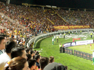 Foto: Barra: Revolución Vinotinto Sur • Club: Tolima • País: Colombia