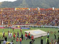 Foto: Barra: Revolución Vinotinto Sur • Club: Tolima • País: Colombia