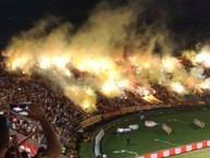 Foto: Barra: Revolución Vinotinto Sur • Club: Tolima