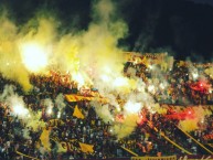 Foto: Barra: Revolución Vinotinto Sur • Club: Tolima • País: Colombia