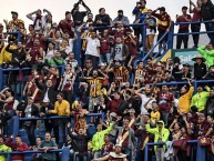 Foto: "En La Bombonera" Barra: Revolución Vinotinto Sur • Club: Tolima