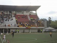 Foto: "Revolución Vinotinto Sur en Rionegro año 2015" Barra: Revolución Vinotinto Sur • Club: Tolima • País: Colombia