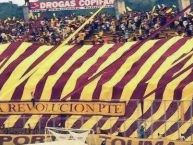 Foto: Barra: Revolución Vinotinto Sur • Club: Tolima • País: Colombia