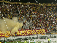 Foto: Barra: Revolución Vinotinto Sur • Club: Tolima