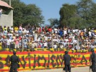 Foto: Barra: Sentimiento Albo • Club: Atlético Grau • País: Peru