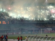 Foto: "Ceará x Corinthians e o uso dos sinalizadores." Barra: Setor Alvinegro • Club: Ceará • País: Brasil