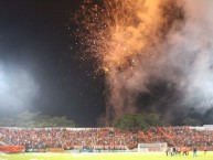 Foto: Barra: Super Naranja - Inmortal 12 - LBC • Club: Club Deportivo Ãguila