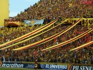 Foto: Barra: Sur Oscura • Club: Barcelona Sporting Club • País: Ecuador