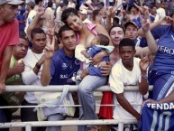 Foto: "Antiguo estadio Mineirão, en Brasil. Hubo un tiempo que en los estadios de fútbol había gente común del pueblo" Barra: Torcida Fanáti-Cruz • Club: Cruzeiro