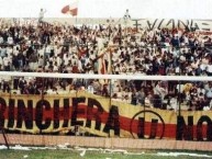 Foto: Barra: Trinchera Norte • Club: Universitario de Deportes