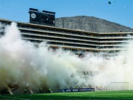 Foto: Barra: Trinchera Norte • Club: Universitario de Deportes