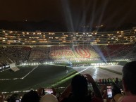 Foto: Barra: Trinchera Norte • Club: Universitario de Deportes